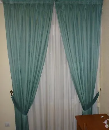 Tuto מלון 3*